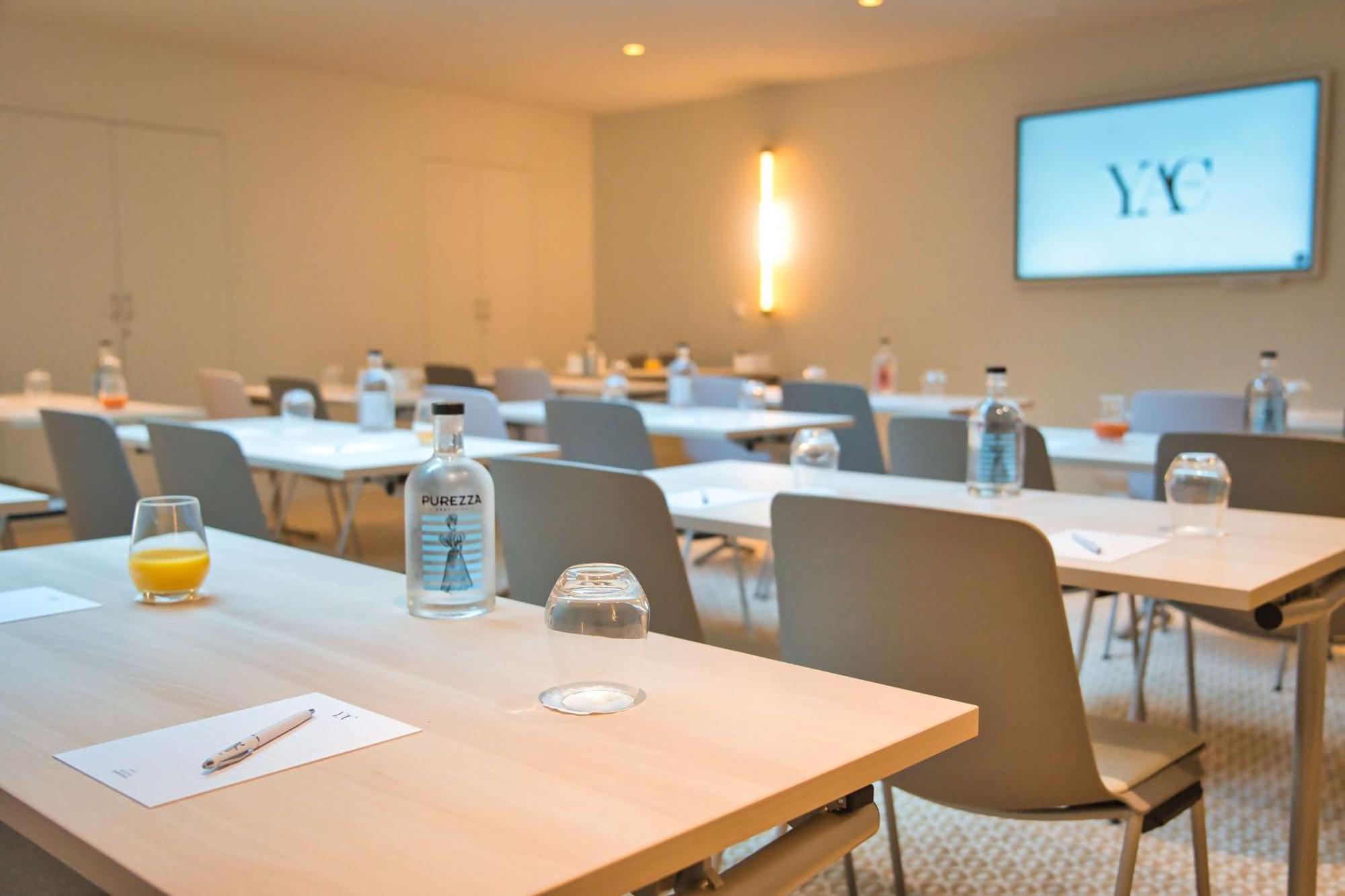 Hotel Yac Paris Clichy, A Member Of Radisson Individuals Dış mekan fotoğraf